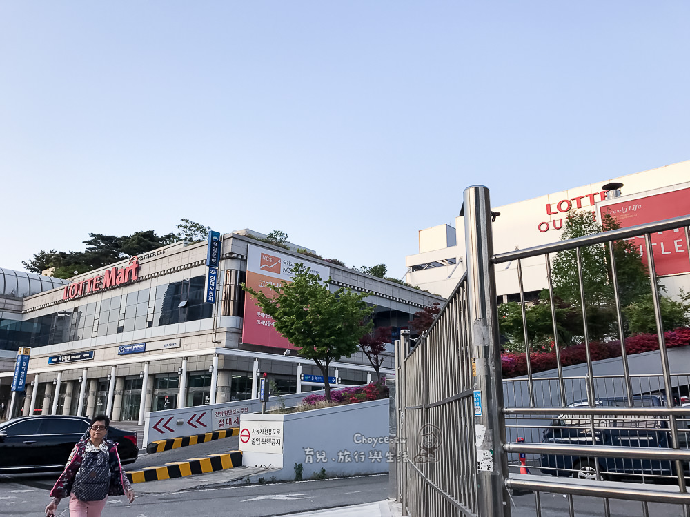 韓國首爾購物推薦好去處 Lotte Mart 樂天超市 營業到深夜12點 首爾站旁 可現場退稅 外國人買滿五萬韓圜送馬油保養品