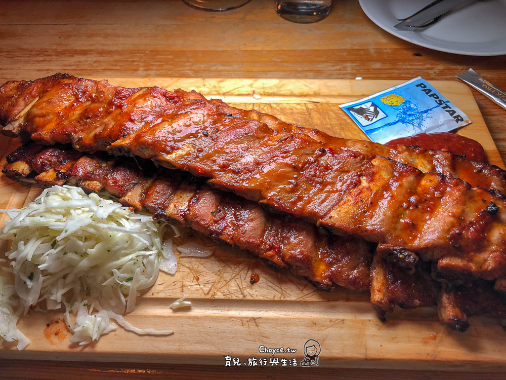 Ribs of Vienna 維也納豬肋排 一公尺長太誇張挑戰你的胃容量 15歐是經濟實惠價