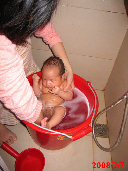 (choyce育兒經)給新手父母:如何幫小BB洗澡?