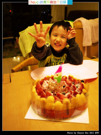 (生活紀錄) 子鈞滿四歲生日快樂(棒棒糖手工點心 瘋狂草莓蛋糕開箱)
