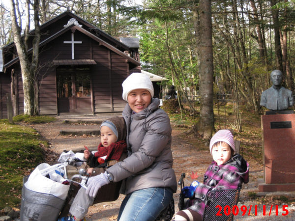 (日本) 母子三人的腳踏車旅行@輕井澤 聖保羅教堂散策